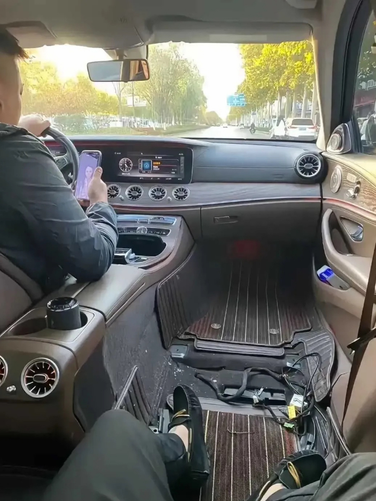 什么牌子的车连副驾都没有？