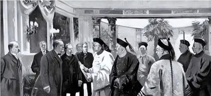 为什么满清可以在猛签猛赔的七十多年中屹立不倒？
1900年8月的北京城，两幅画面