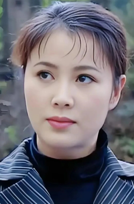 于小慧，长得很美，和史兰芽有几分相似，特别是眼神。你觉得于小慧和史兰芽谁更漂亮？