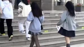 不是亲生的女儿，我该为她的500元请求妥协吗？