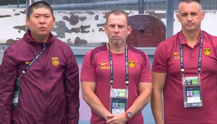 2025年东亚杯第3轮，国足对阵中国香港队，开场仅仅19分钟，国足取得了领先，张