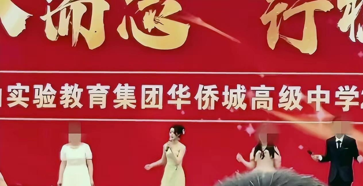 “女明星被质疑前公务员父亲提供支持”后续，
网友把女明星过往扒了个底朝天，
果然
