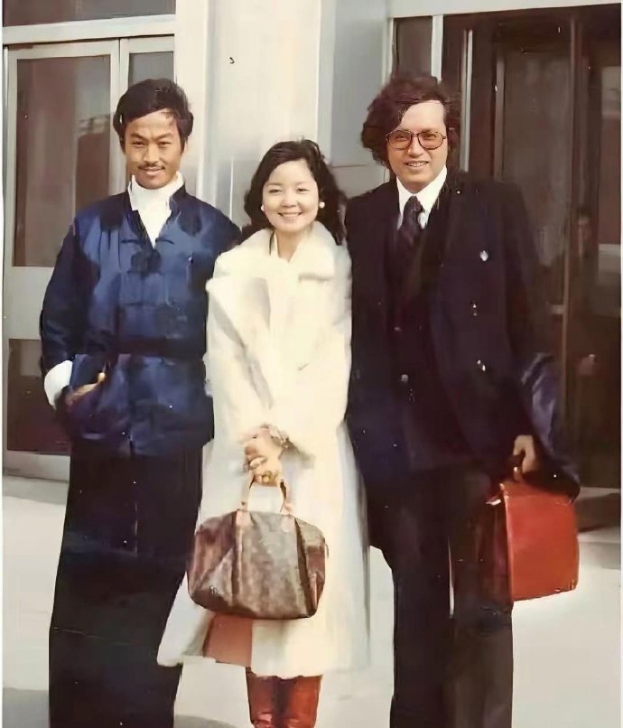 1978年邓丽君就背LV了？网友：她才是真的时尚女王！ ​​​