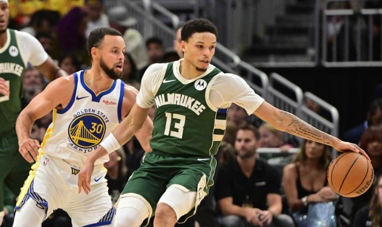 勇士110-120雄鹿。赛后，勇士主帅科尔谈罗林：他今晚表现非常出色，打了一场精