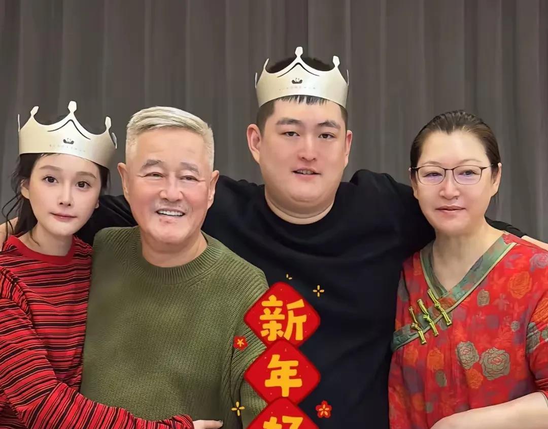 赵本山女儿说，你们觉得我爸快乐吗？你们要我跟我爸学。他把快乐带给了别人，我觉得我