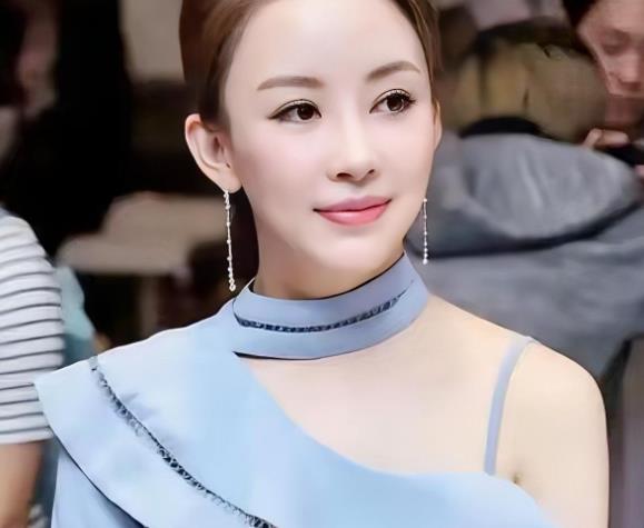 当年，身价10亿的九球天后潘晓婷公开征婚，可是男生们看到择偶条件后却纷纷望而止步