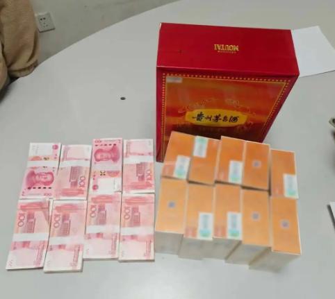 浙江，14岁女孩一拆开快递，竟发现80000元现金，瞬间惊呆，以为快递发错了，可