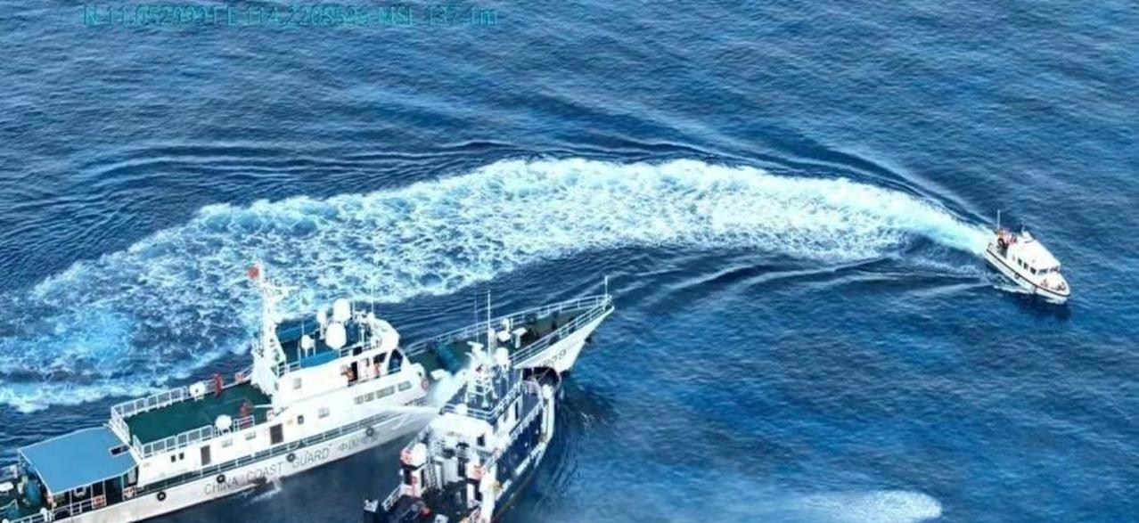 【菲律宾搞“三线作战”，侵闯南海岛礁，结果被中国海警水炮浇成落汤鸡】
连日来，中
