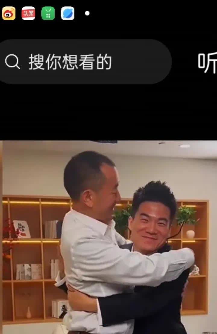 世界总会被善良温暖。近日，“反腐斗士”陈行甲和网络“带货达人”董宇辉，进行了一次