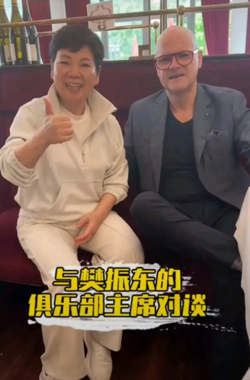 倪夏莲与萨尔布吕肯俱乐部的主席対谈 ，询问樊振东下个赛季要来到他的俱乐部，想知道