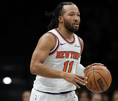 NBA杯小组赛，尼克斯客场迎战黄蜂。
赛中，尼克斯队记爱德华兹发文：”今天的比赛