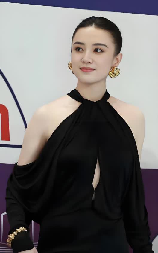 刘亦菲永远成不了下一个宋佳
虽然她是内娱颜值天花板，演技也很棒，但是缺点太明显