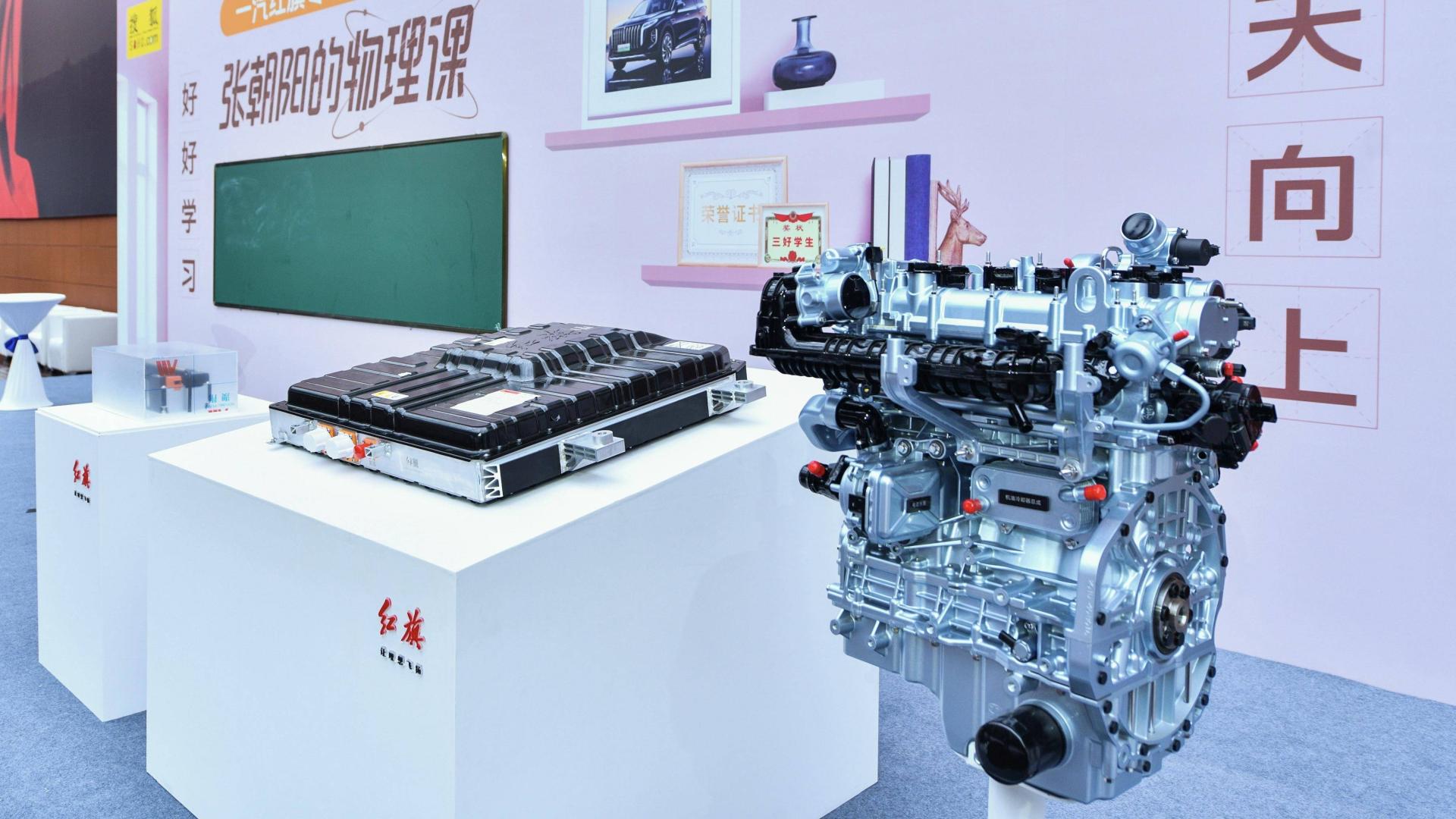 25万买混动SUV，红旗HS7 PHEV凭啥成黑马？三大硬核技术解析，看完直呼真香！