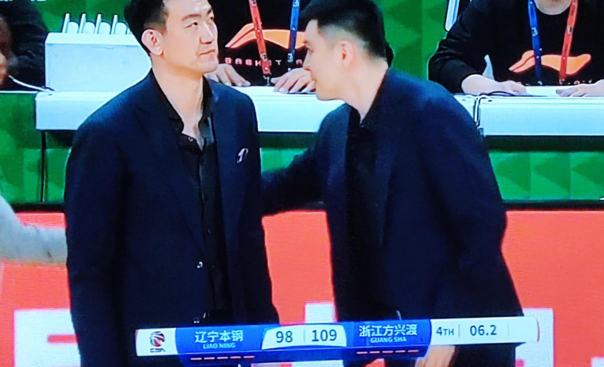 回到主场的辽宁队，也只能抵抗一节半，可见今年的广厦确实强大。
回想青岛差点拿下广
