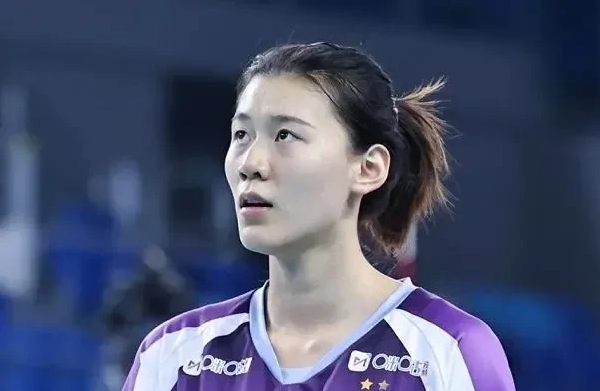 天津女排为什么不能进决赛？原因是天津女排少了一个吴梦洁或者泰纳拉。

天津女排缺