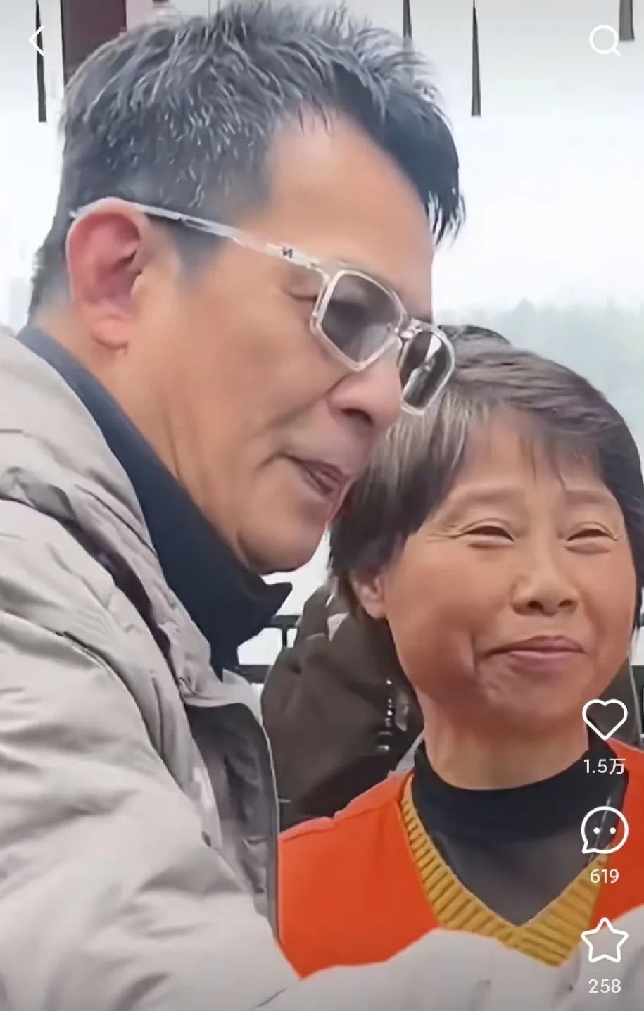 黄日华亲切合影保洁阿姨











我的天哪！这是什么神仙偶像？黄日华