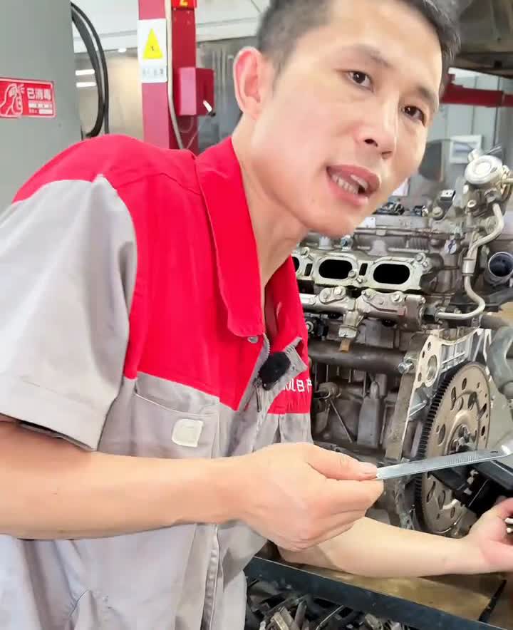 劣质机油能让发动机报废。
这个车主贪一点小便宜把发动机搞废了。我们来看一下，这