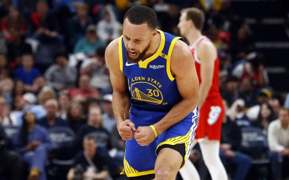 北京时间4月3日，NBA常规赛进入尾声，各大奖项评选成为焦点。NBA官方公布了2
