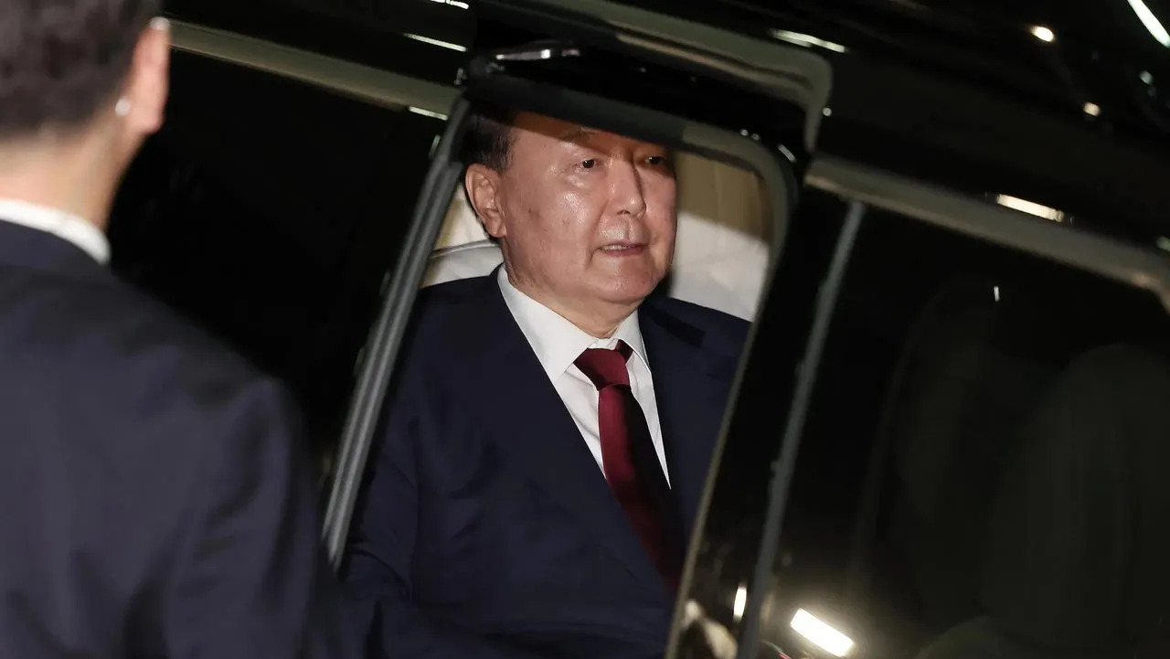 尹锡悦调查内幕：下台总统的傲慢与疲惫











啥？下台了还这么横？