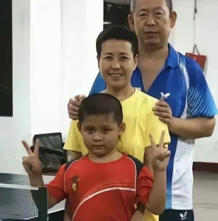万万没想到，
欧洲大满贯，即将拿下三冠的林诗栋，
曾经的启蒙教练，竟然以为他
