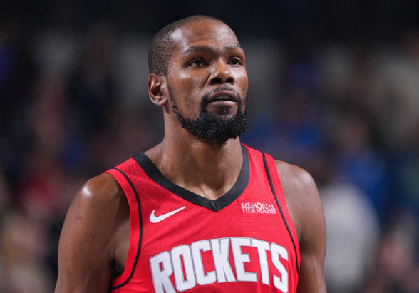 感觉我杜在火箭地位被边缘化了，不知道是教练的定位还是我杜只想着作为辅助加入，看淡