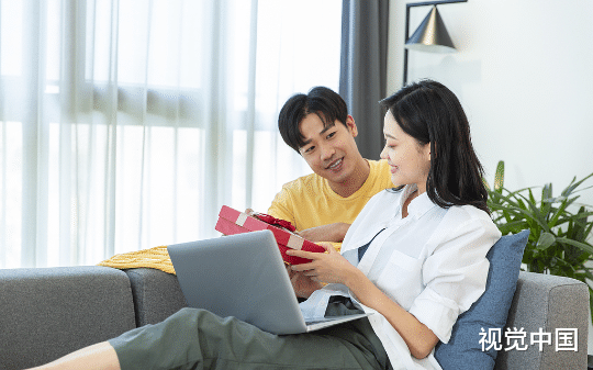表姐想要抢我的富二代男朋友