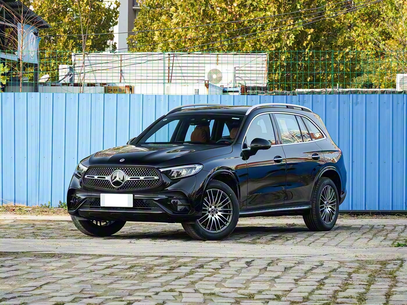 奔驰中型SUV上市，门槛下调更亲民，轴距近3米，还可选大七座