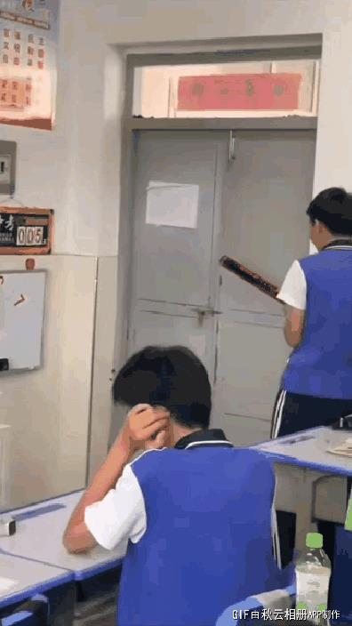 对脸喷？老师不骂你，老师表扬你