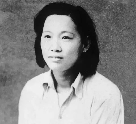 1950年，连长刘玉明结束了军旅生涯，准备转业离开部队，在路过汽车站的时候，他遇
