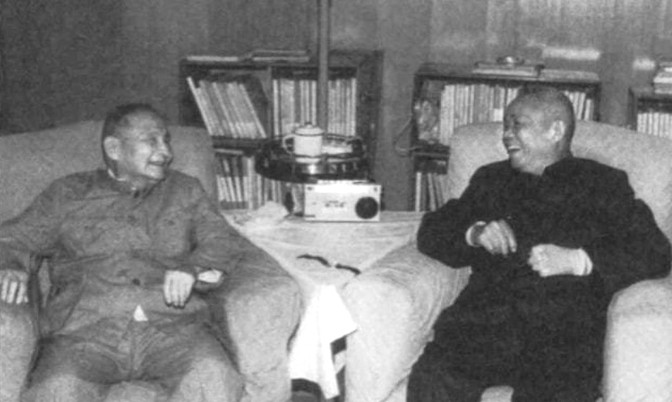 1970年，福州军区司令韩先楚上将正在办公。突然接到1份“秘电”。原来，在江西化