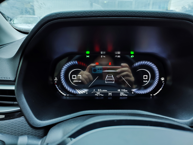 一档起步抬完离合几乎不走大家都是这样的吗
23款手动挡，每次一档起步踩油门，当抬