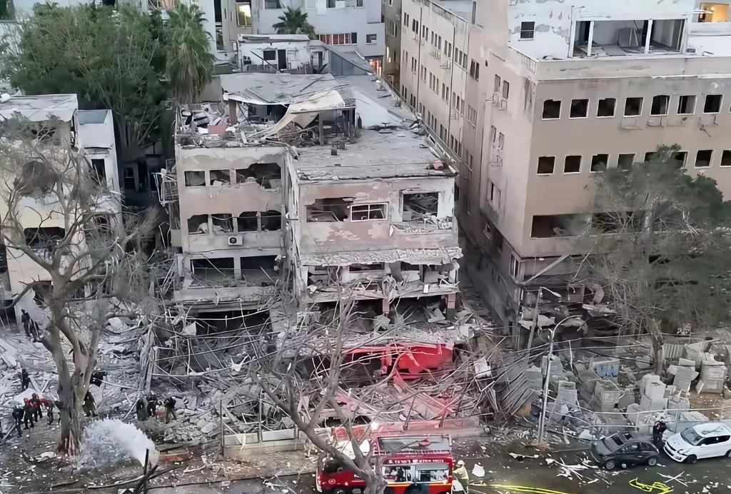 伊朗的攻击策略真的进步了，今天又改变攻击方向了：
1.开始白天攻击
2.攻击民生