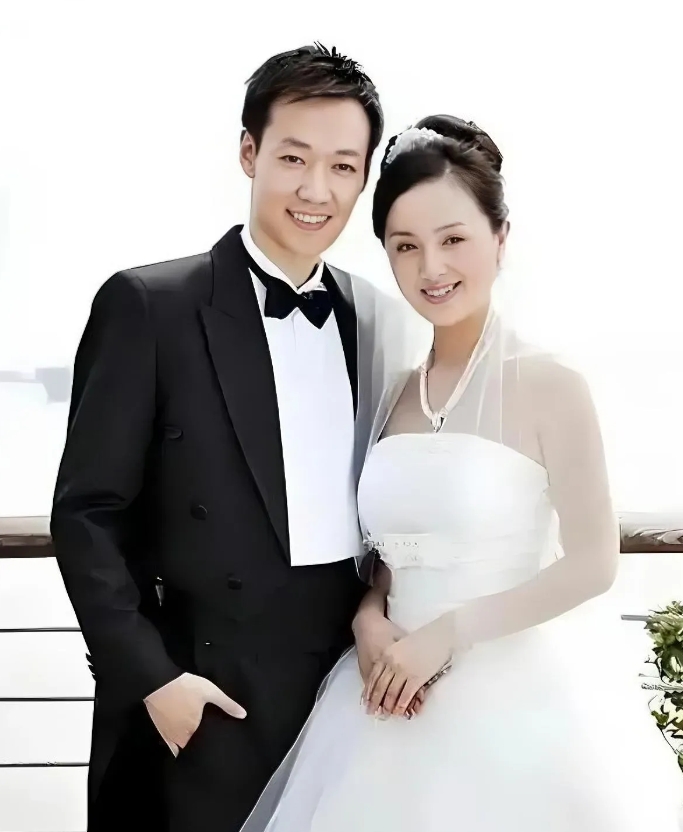 朱媛媛表示，她和辛柏青结婚当天，
就向他提了个要求，并非让他挣大钱，也不是要求多