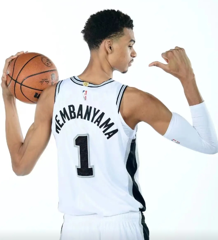 友善讨论一下，马刺对文班保护是否过度？
今天这场比赛说实话是这个赛季以来唯一一场