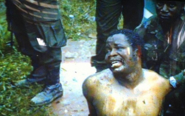 耳朵已经被割掉，脸上痛苦万分，嘴里面胡乱的叫喊着，却没有人理会他。



197