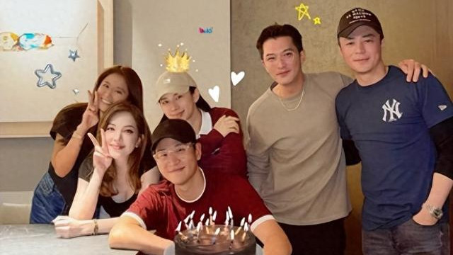 许玮甯挺孕肚与林心如聚餐，邱泽霍建华合照如兄弟