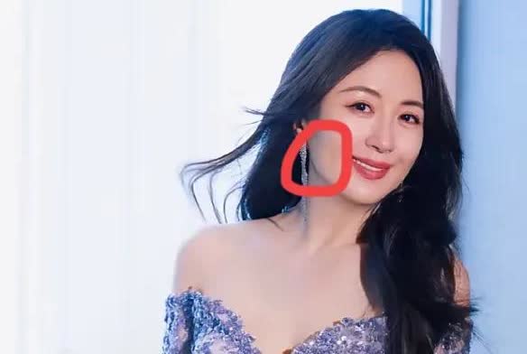 杨童舒最大的烦恼
不是人老了，也不是没有戏拍
更不是太低调了，而是一直被人
