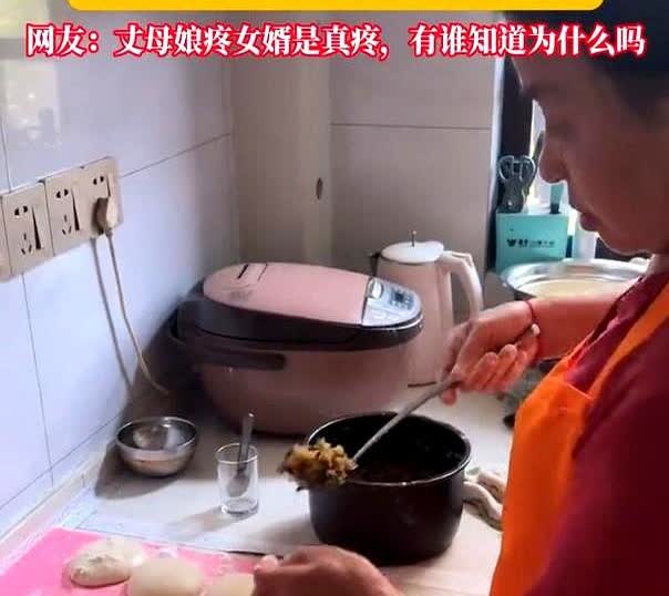 陕西，男子一大早起床上早班，而当他洗漱时，丈母娘直接做好早餐给他备好，看到丈母娘