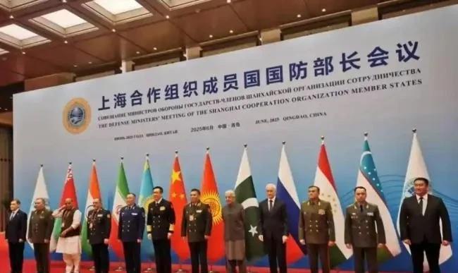 印度又把上合组织青岛防长会搅黄了！
印度拒绝签字，是因为在恐怖主义相关问题上存在