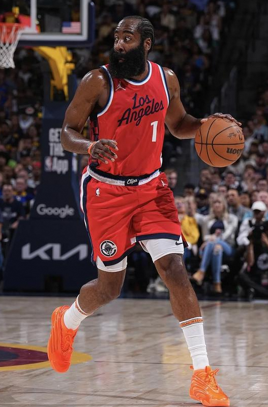 哈登新约、杜兰特喜讯、詹皇膝伤：NBA最新资讯全知道