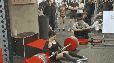 这个核心力量，让男人都汗颜[捂脸]
