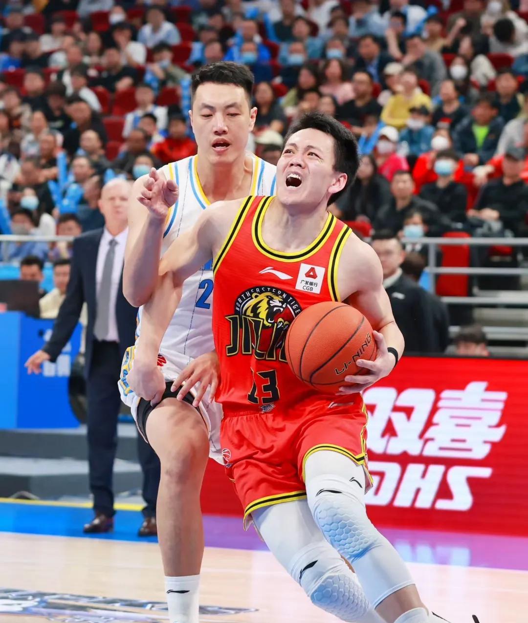 是兄弟是队友是对手，刀兵相见姜宇星，贾昊对话吉林老铁队
全运会男篮成年组比赛，姜