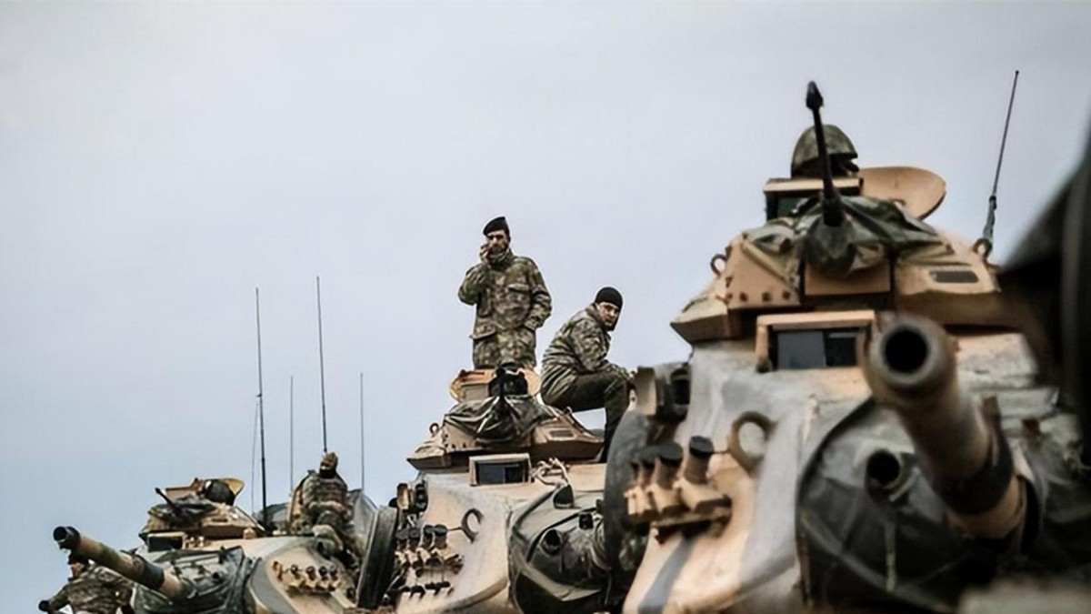 开始怀念拜登了？美国人持枪走上街头，特朗普被迫做出三大决定