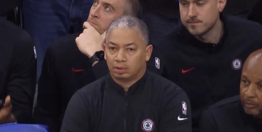 快船祸根再次明确了！大家赞同么？泰伦卢和祖巴茨。没毛病，一个战术死板，只懂人情世