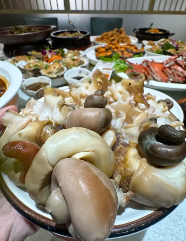 月薪过万，才敢这样吃饭吧。[捂脸]