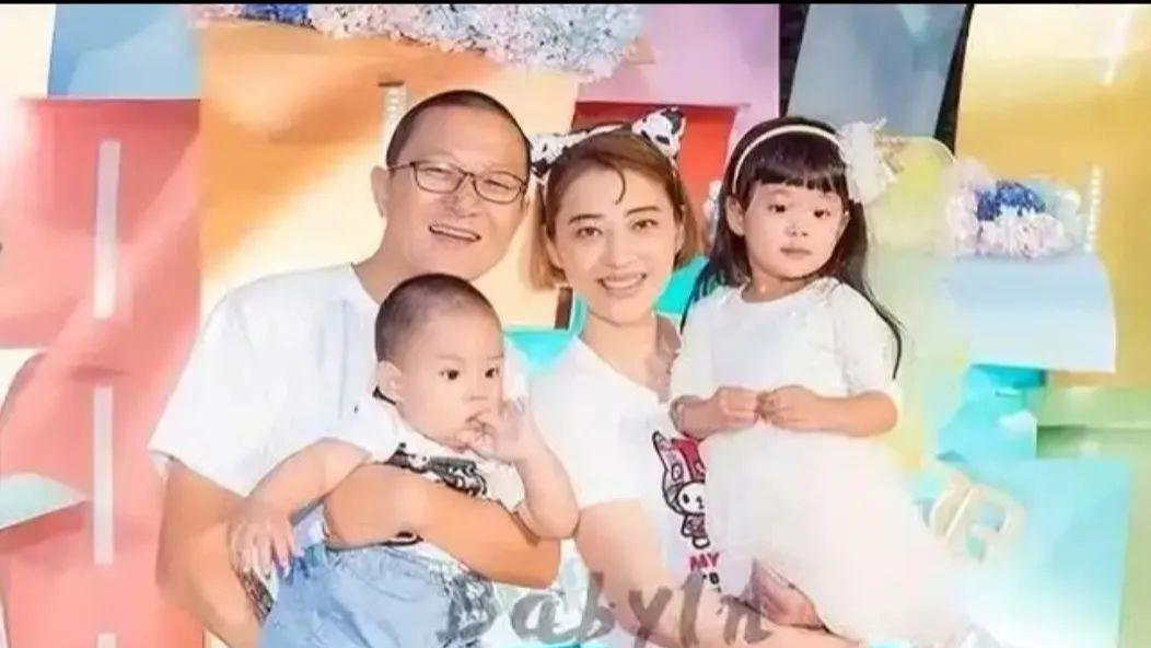 梅婷：不要彩礼，不办婚礼，却为前夫付出400万，她现在后悔了吗？
