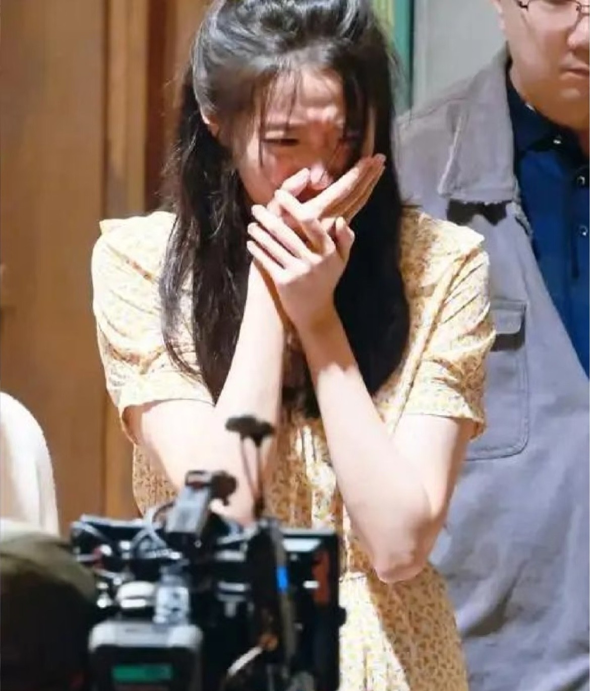 关晓彤最怕的事情还是来了。  
不是和鹿晗分手了，也不是鹿晗被网友怀疑可能生病了