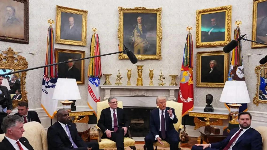 泽连斯基找对人，特朗普拒绝与他会面，马克龙打去电话后改变主意