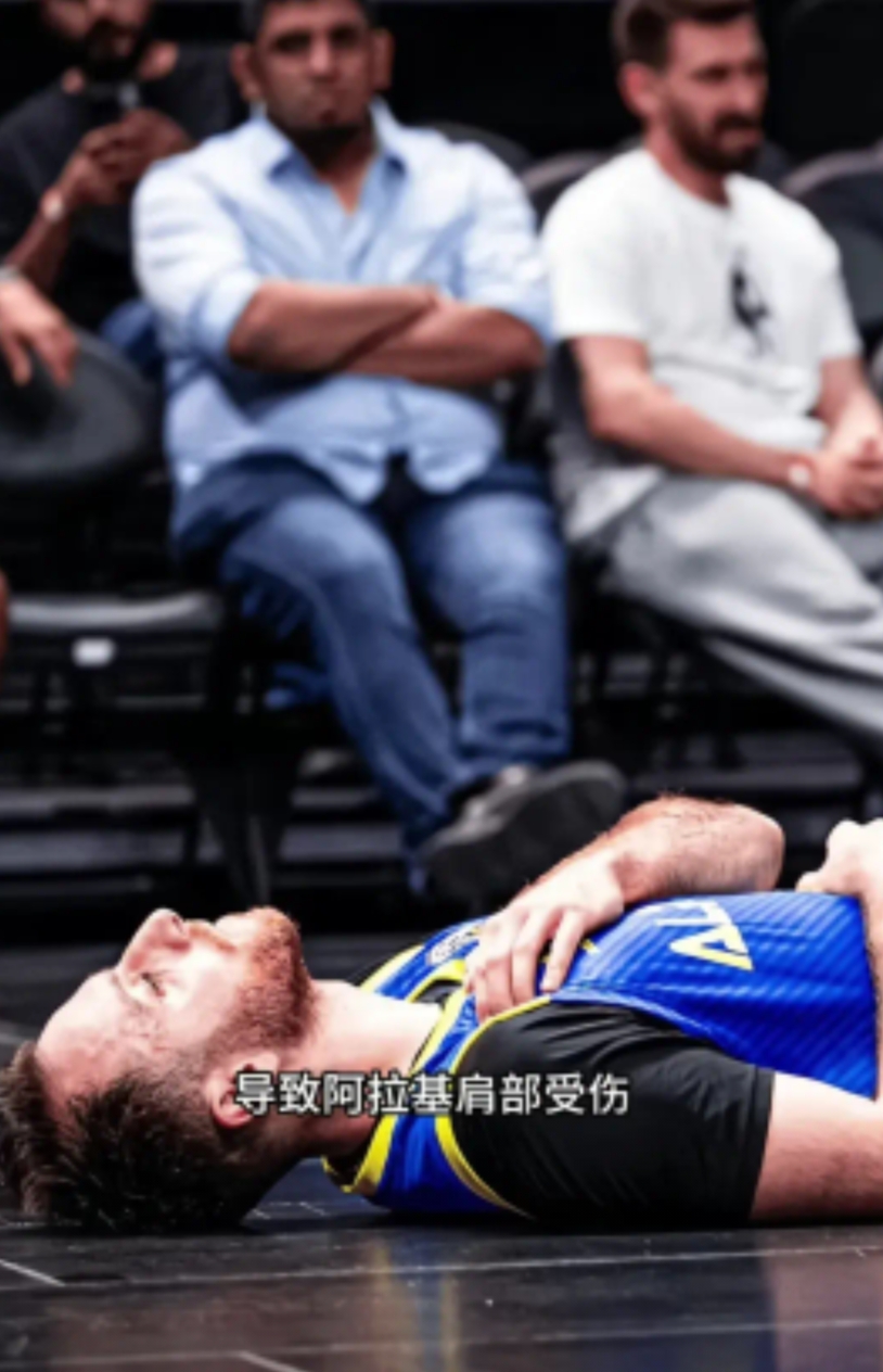 许钟豪撞伤阿拉基纯属正常防守，只是因为阿拉基用力太猛，许钟豪身板太硬实，绝不是许