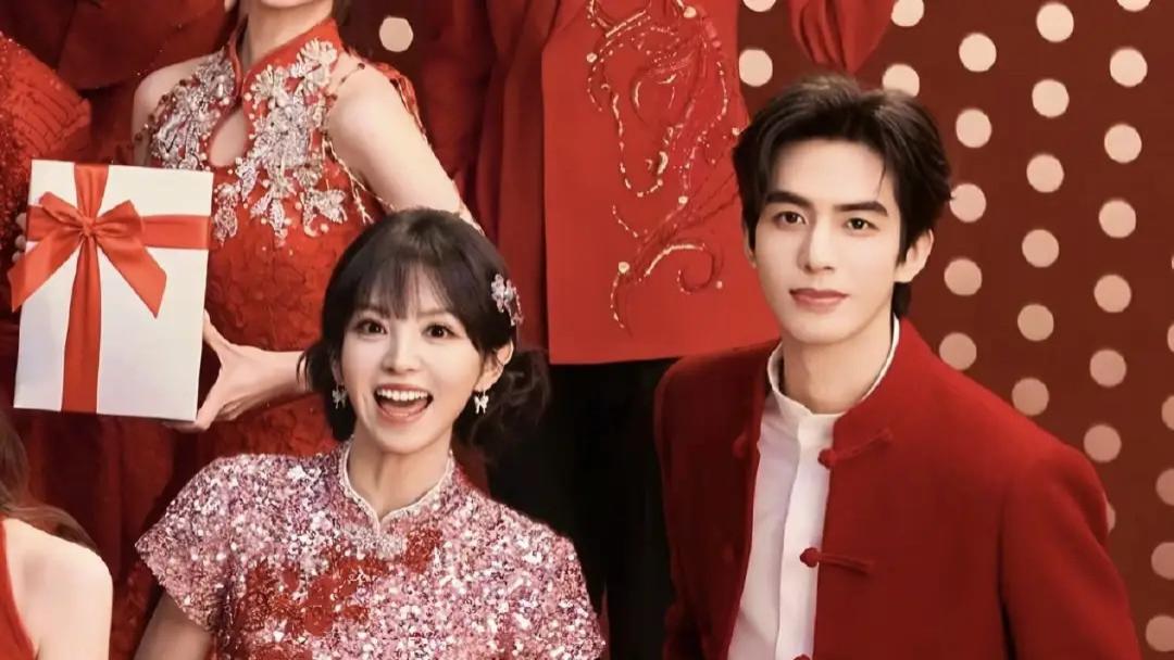 田曦薇宋威龙春晚同框，全网喊话“谁来递个本子”？
